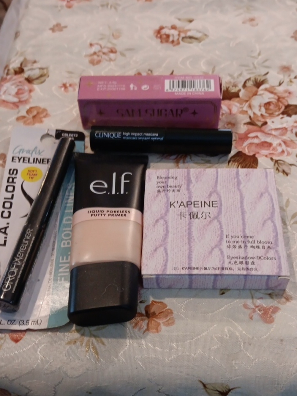 e.l.f. Eyeshadow Palette & Primer Duo with Pink and Cream Tones